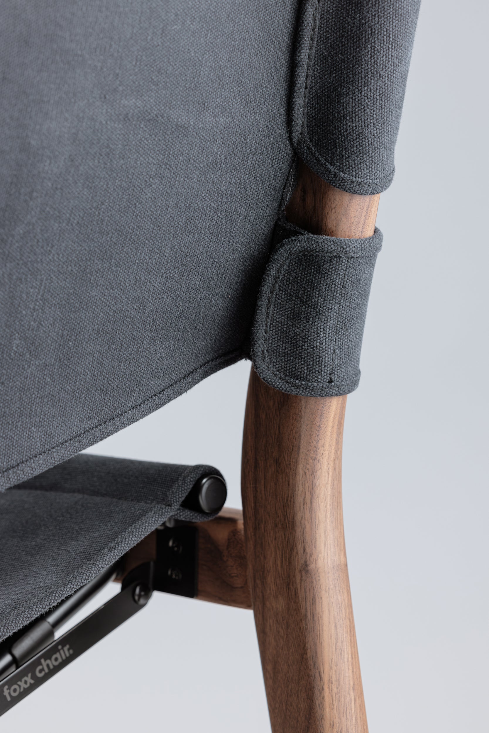 Natural Walnut X Black Fabric (Taiwan Limited Edition) 本色胡桃 x 黑色布料 (台灣限定)