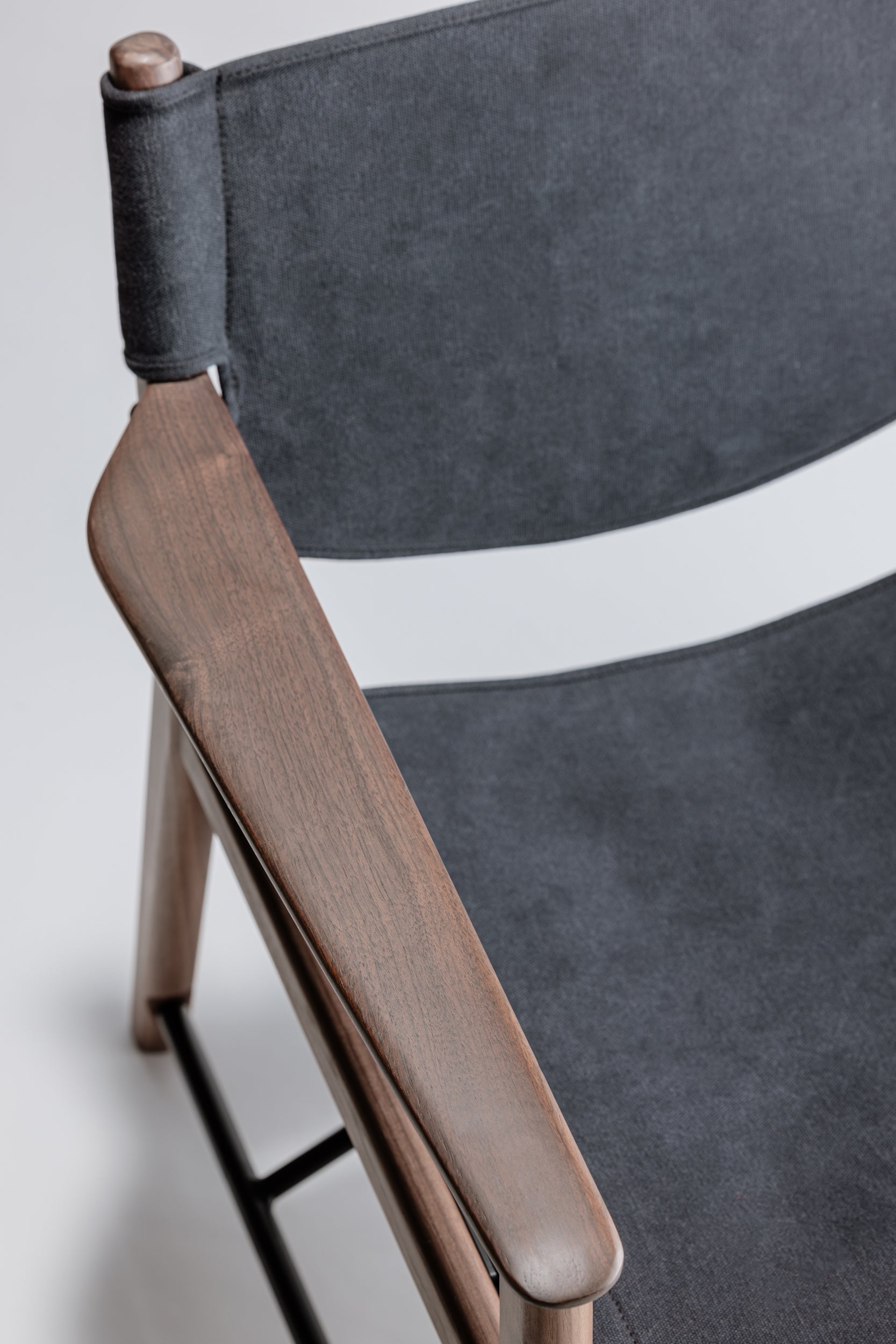 Natural Walnut X Black Fabric (Taiwan Limited Edition) 本色胡桃 x 黑色布料 (台灣限定)