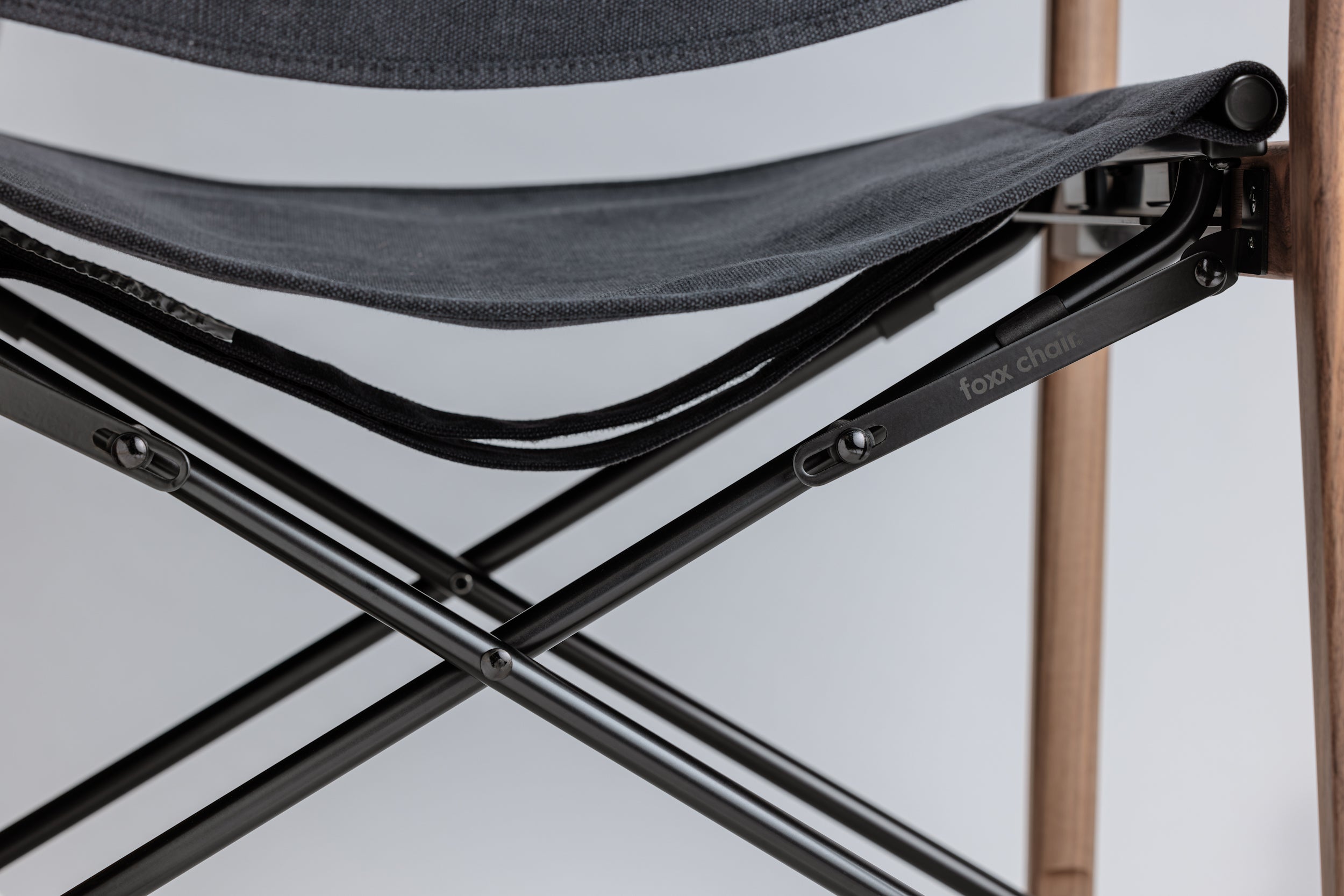 Natural Walnut X Black Fabric (Taiwan Limited Edition) 本色胡桃 x 黑色布料 (台灣限定)