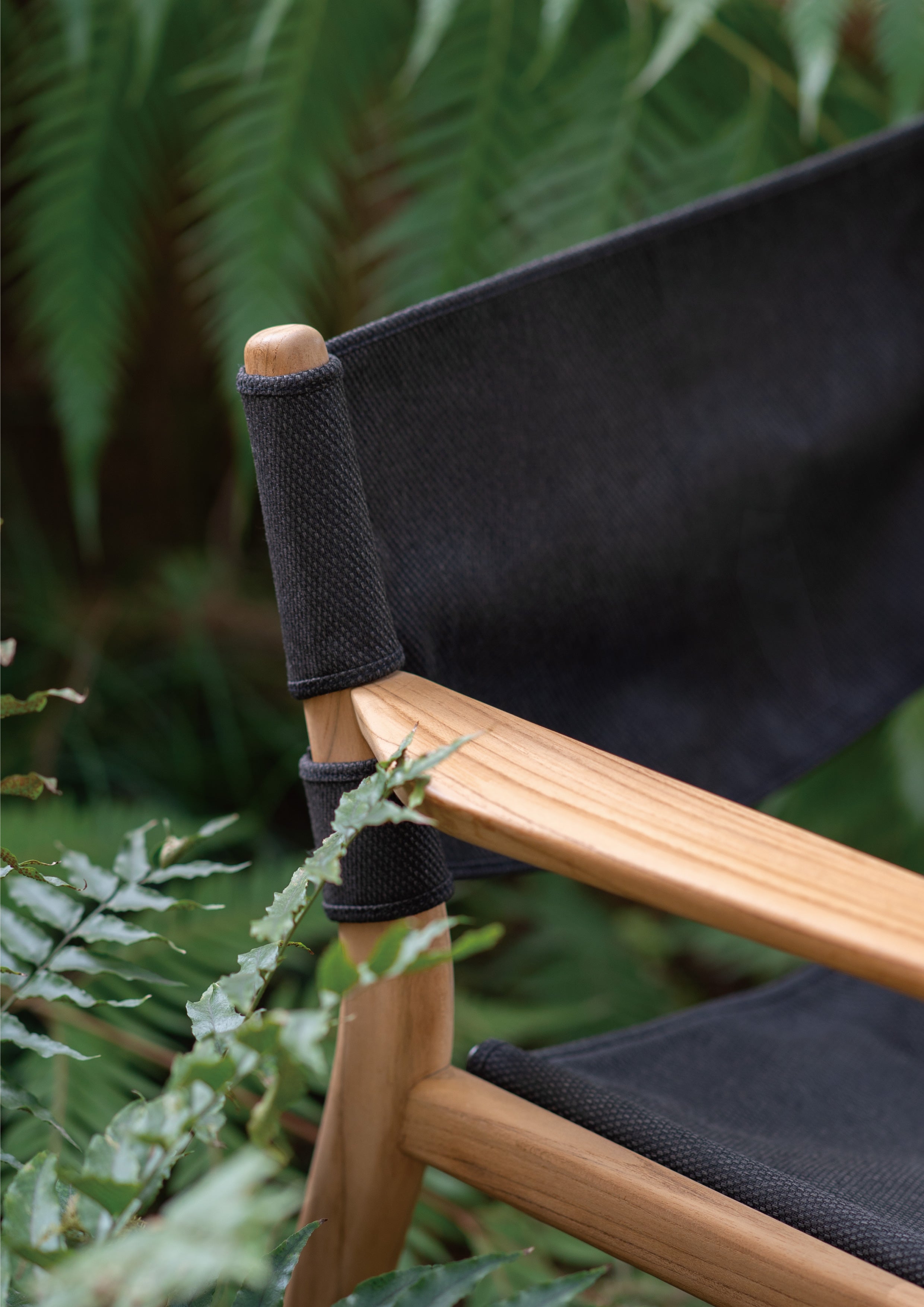 Natural Teak X Black Fabric (Outdoor Edition) 本色柚木 x 黑色布料 (戶外限定)