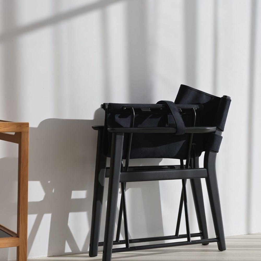 Black Wood X Black Fabric 黑色橡木 x 黑色布料