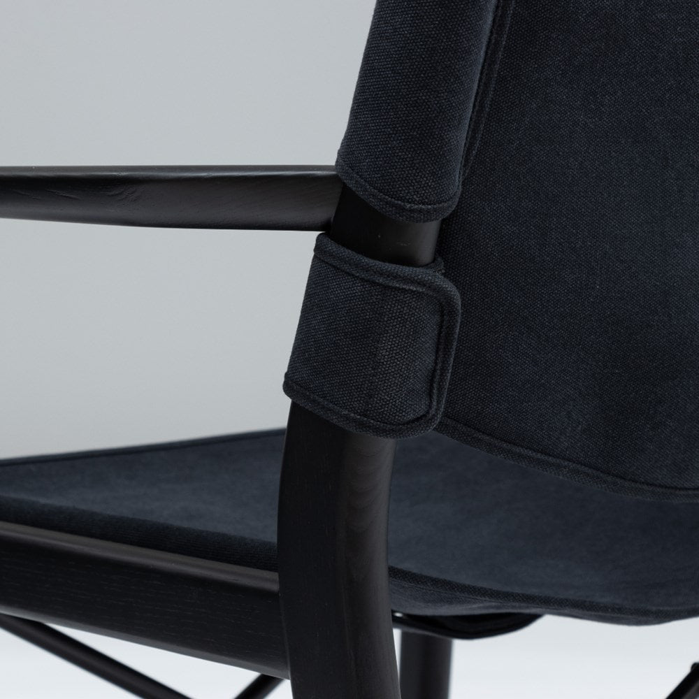 Black Wood X Black Fabric 黑色橡木 x 黑色布料