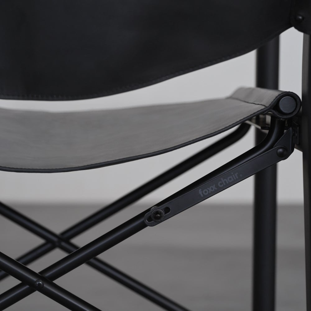 Black Wood X Black Fabric 黑色橡木 x 黑色布料